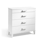 Vit byrå med fyra lådor och silverfärgade handtag på vita ben
