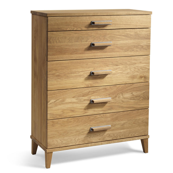 Byrå i ek med fem lådor och metallhandtag, moderna träben i skandinavisk design