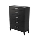 Svart byrå med fem lådor och silverfärgade handtag på ben i modern design