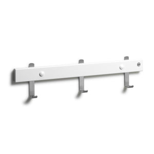 Vit krokplatta med tre grå krokar för upphängning på dörr eller vägg