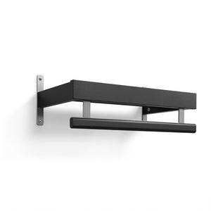 Svart träväggställ med kromad fäste och cylindrisk stång för förvaring