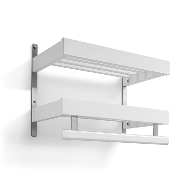 Vit väggmonterad hylla med två nivåer och metallbeslag, modern förvaring för badrum eller kök