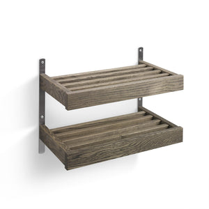 Tvåhyllig väggmonterad hylla i grått trä med metallbeslag för förvaring