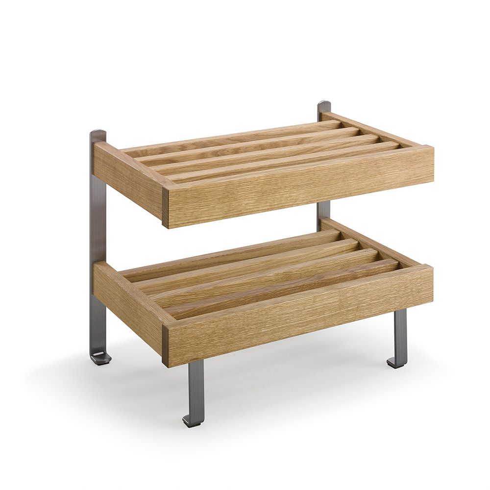 Tvåhyllad förvaring i ek med metallstativ, slatted design för badrum eller kök