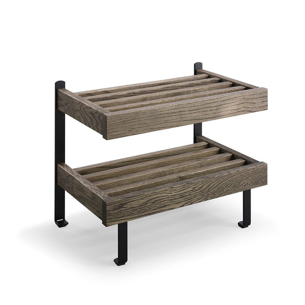Tvåhyllad förvaring i trä och svart metall med slats-design för skor eller förvaring