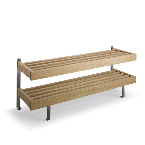 Tvåhyllad skoställning i ek med metallben, öppen slat-design för luftcirkulation