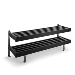 Svart skohylla i metall med två nivåer och ribbor för luftcirkulation