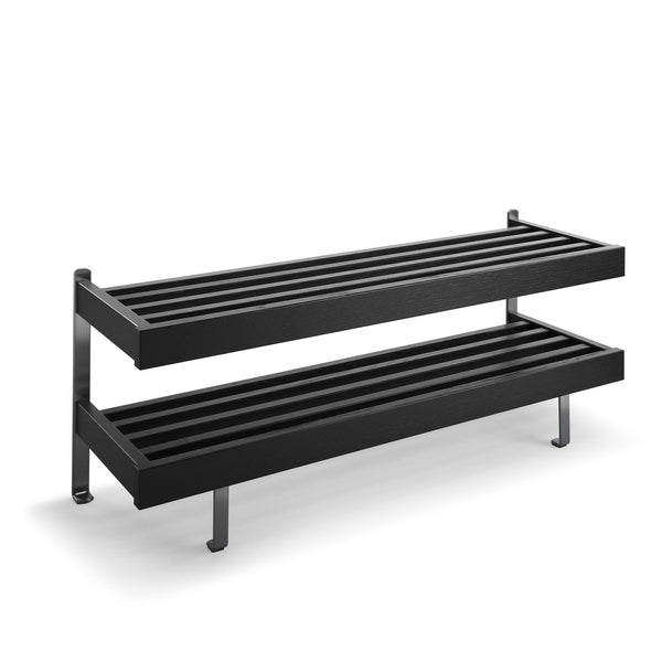 Svart skohylla i metall med två nivåer och slatted design för ventilation