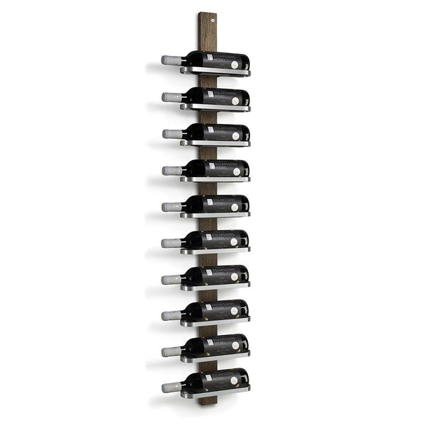 Vinställ i trä med svarta metallhållare för 10 flaskor, vertikal väggmonterad design