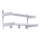 Vit väggmonterad hylla med två nivåer och krokar i metall för förvaring i kök eller badrum