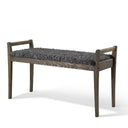 Bänk i mörkbetsad ek med grå fårskinnssits och armstöd