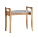 Pall i ekträ med grå fårskinnsdyna och fyra ben