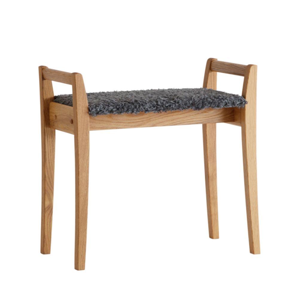 Pall i ekträ med grå ullig sits och fyra ben med handtag på sidorna