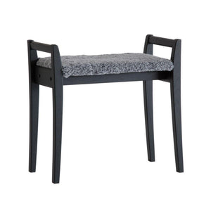 Grå pall med svarta träben och fluffig sittdyna i fuskpäls