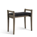 Pall med mörkgrå fårskinnssits och ben i gråbrun ek med handtag