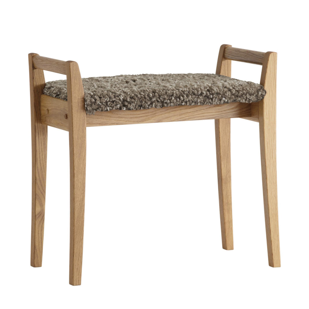 Pall i ek med grå fårskinnssits och fyra ben, skandinavisk design