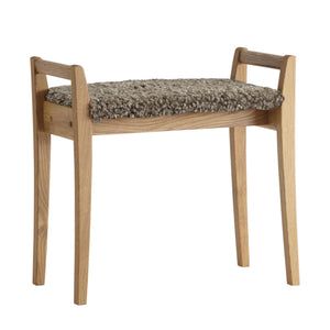 Pall i ek med grå fårskinnssits och fyra ben, skandinavisk design