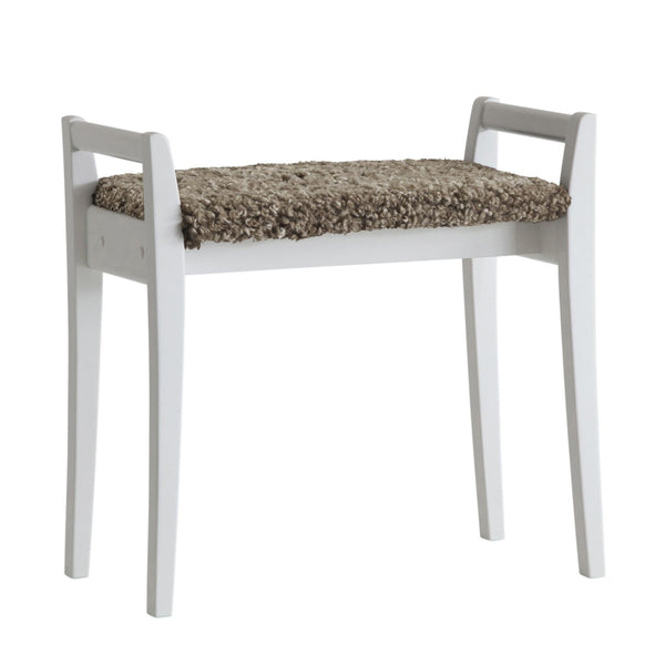 Pall med grå träram och flätad sits i naturfiber, fyra ben och handtag på sidorna