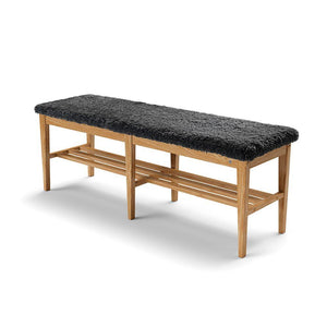 Hallbänk med skohylla i ek och svart fårskinnsdyna, skandinavisk design med förvaring