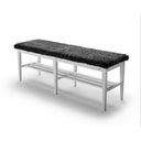 Hallbänk med vit metallstomme, svart fluffig sits och skoförvaring under