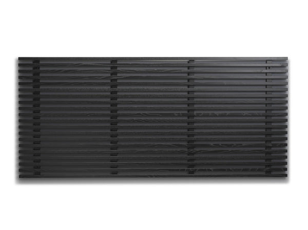 Svart golvgaller i trä med horisontella ribbor och vertikala stödben, modern design för entré eller badrum