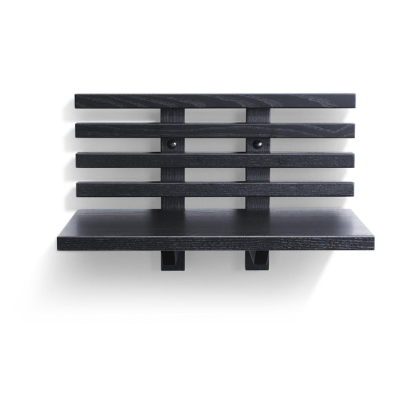 Svart träbänk med ryggstöd i ribbdesign, modern skandinavisk stil, väggmonterad
