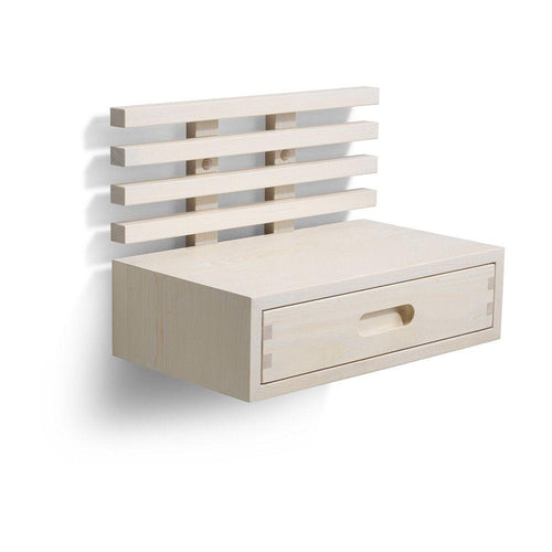 Väggmonterad sängbord i ljust trä med låda och ribbad hylla för förvaring