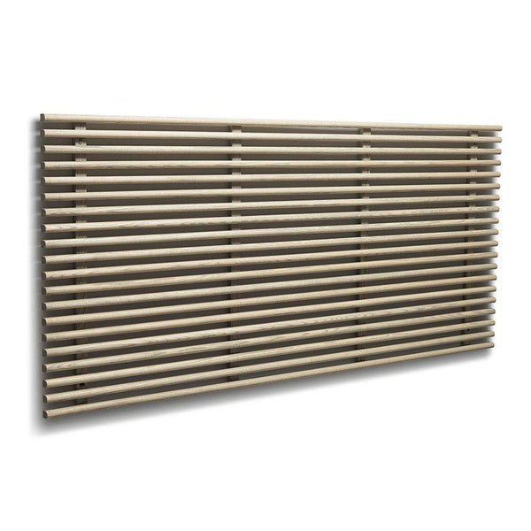 Väggmonterad radiator i trä med horisontella ribbor i naturlig ekfärg