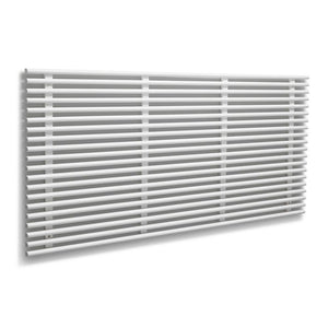 Vit väggmonterad radiator med horisontella lameller i modernt design för effektiv värme