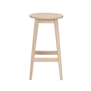 Ljus träpall med rund sits och tre ben, skandinavisk design med fotstöd