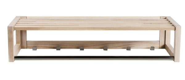 Trähylla med slatted toppdel och krokar för vägg, ljust trä med modern design