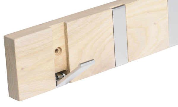 Träkroklist med vita metallkrokar i minimalistisk design, visar infästning på baksidan