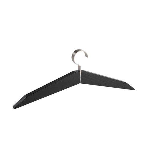 Svart klädgalge i trä med metallkrok, modern minimalistisk design