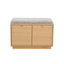 Hallbänk i ek med grå mockasits och två skjutdörrar för förvaring