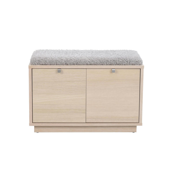 Hallbänk med förvaring i ljust trä och grå pälsöverdrag, två dörrar med handtag