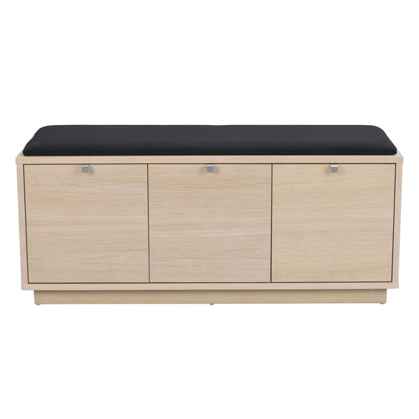 Hallbänk med tre luckor i ljust trä och svart stoppning, perfekt för förvaring av skor