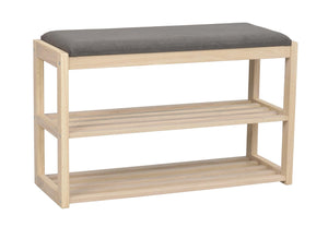 Hallbänk med grå stoppad sits och två förvaringshyllor i ljust trä för skor och förvaring