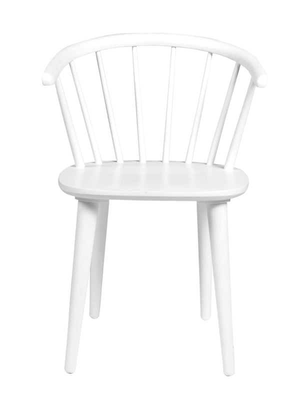 Vit pinnstol med rundat ryggstöd och spjälor, skandinavisk design med träben