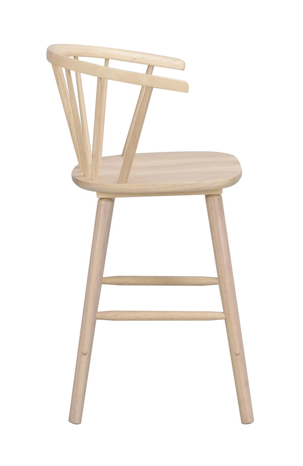 Ljus trästol med spjälrygg och runda ben, skandinavisk design i obehandlat trä