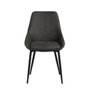 Grå matstol med hög rygg och svarta metallben i modern skandinavisk design