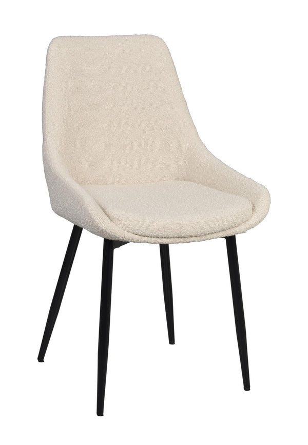 Beige matstol med hög rygg och svarta ben i modern skandinavisk design