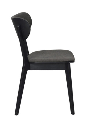Svart stol med grå tygklädsel, träben och kurvad ryggbärja - sidovy