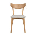 Matstol i ek med stoppad sits i ljusgrått tyg, skandinavisk design med trärygg