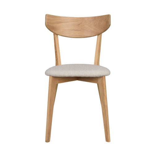 Matstol i ek med stoppad sits i ljusgrått tyg, skandinavisk design med trärygg