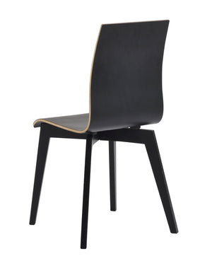 Svart stol med böjd rygg och sits i laminat, svarta träben, modern skandinavisk design