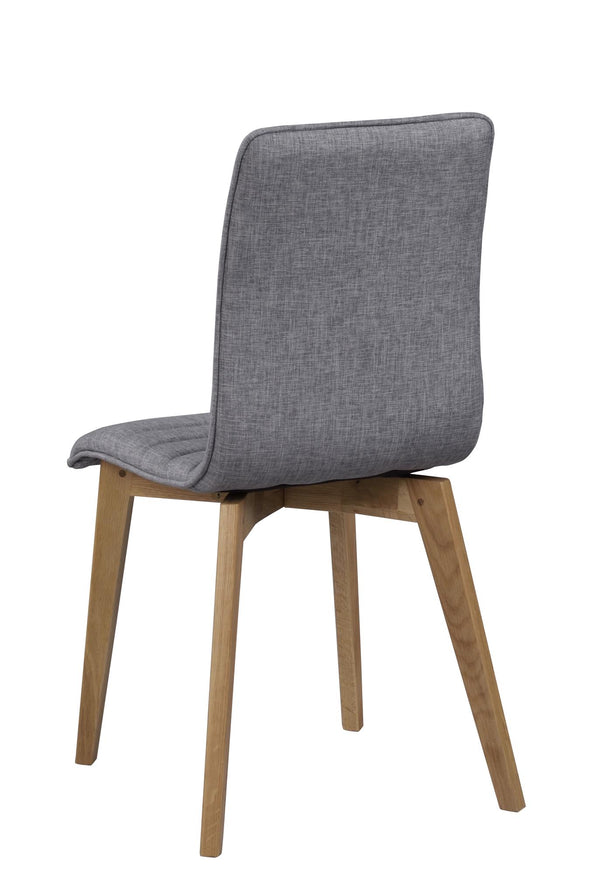 Grå stoppad matstol med träben i ek, sedd bakifrån mot vit bakgrund