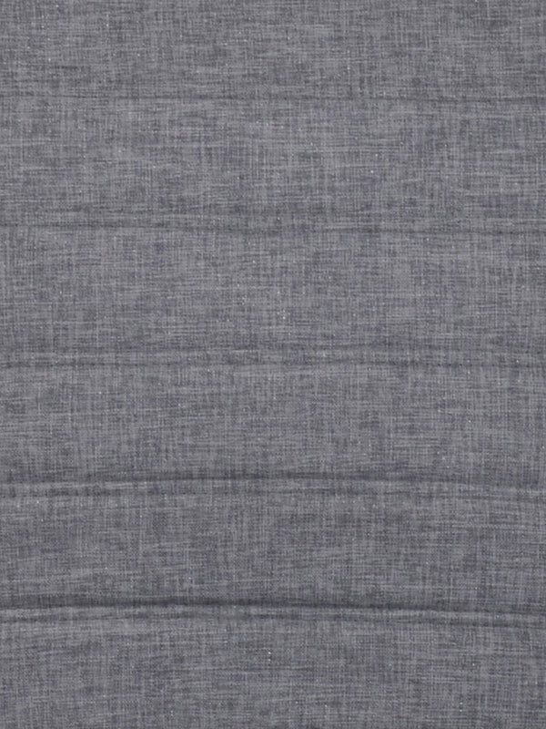 Grå textilväv med diskret linnelook och horisontella sömmar