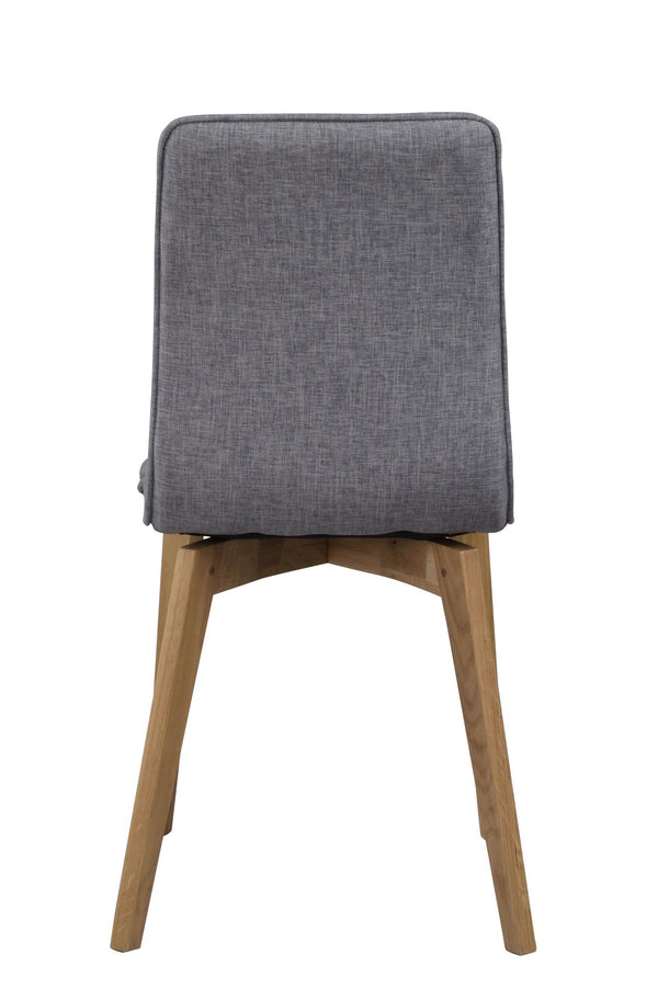 Grå stol med träben i ek, ryggsida med stoppad klädsel och svängda ben i modern skandinavisk design