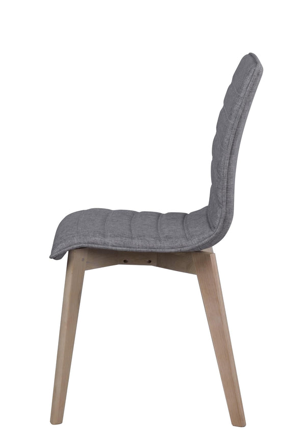 Grå stoppad stol med träben i ljust trä, sidovy som visar hög rygg och modern design