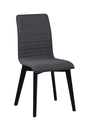 Grå stoppad matstol med svarta träben i modern skandinavisk design